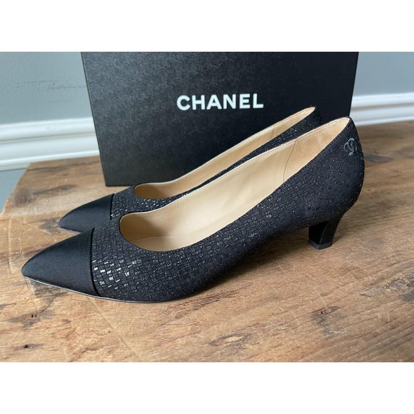 Gabrielle CHANEL Coco Black Tweed Cap Toe Low Pump - Picture 4 of 13